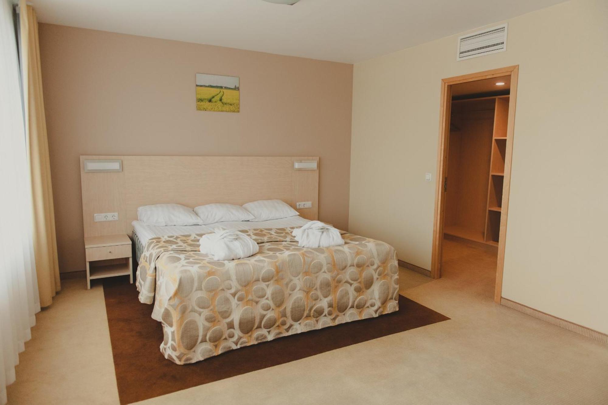Park Hotel Latgola Daugavpils Exterior foto